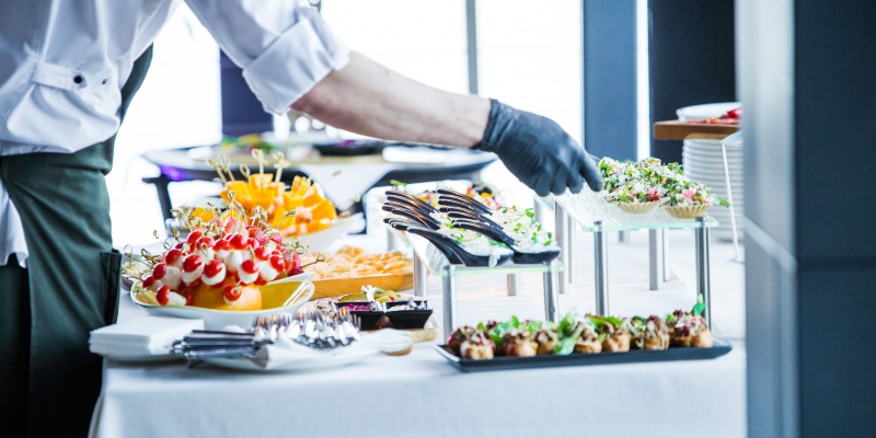 waiter makes the organization of snacks